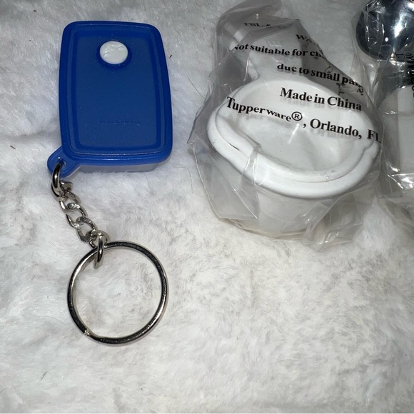 TUPPERWARE MAGNET/KEYCHAIN MINI LOT OF 5 BRAND NEW LOT 2 - Picture 4 of 6